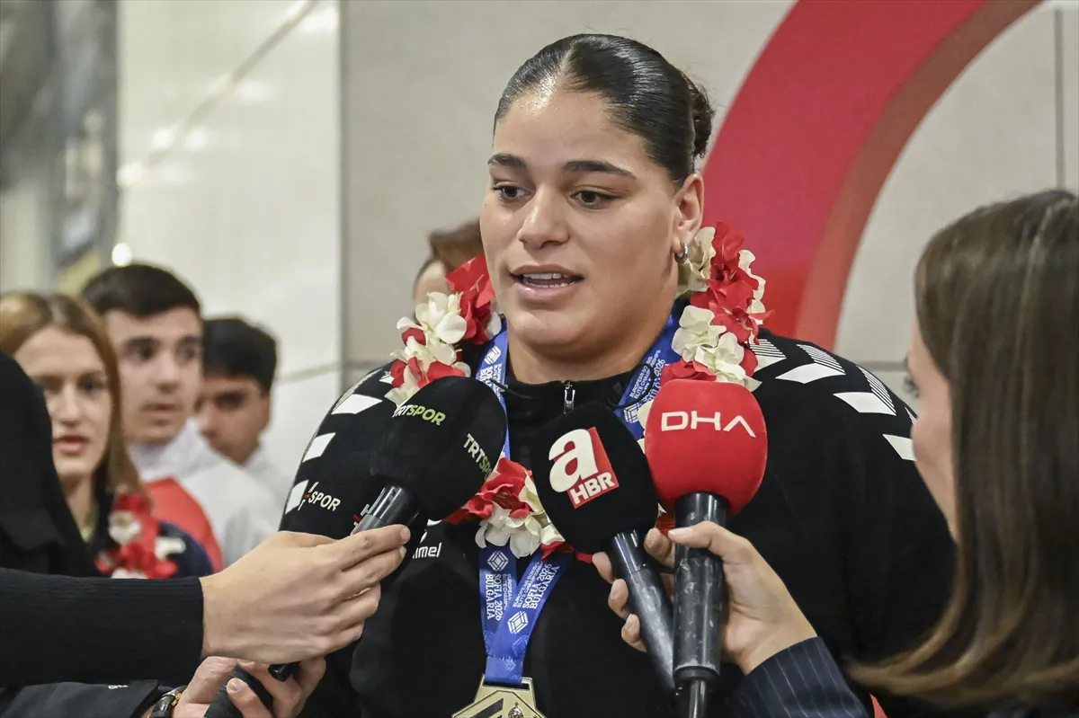 2026 Avrupa Boks Şampiyonası’nda 10 madalya kazanan milli boksörler yurda döndü 2026 Avrupa Boks Şampiyonası’nda 10 madalya kazanan milli boksörler yurda döndü