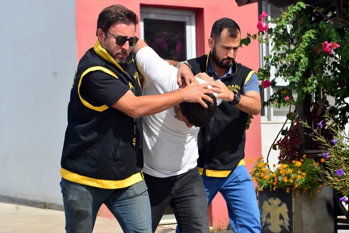 Adana’da polise el bombasıyla direnen firari hükümlüye patlayıcıyı temin eden kişi yakalandı Adana’da polise el bombasıyla direnen firari hükümlüye patlayıcıyı temin eden kişi yakalandı