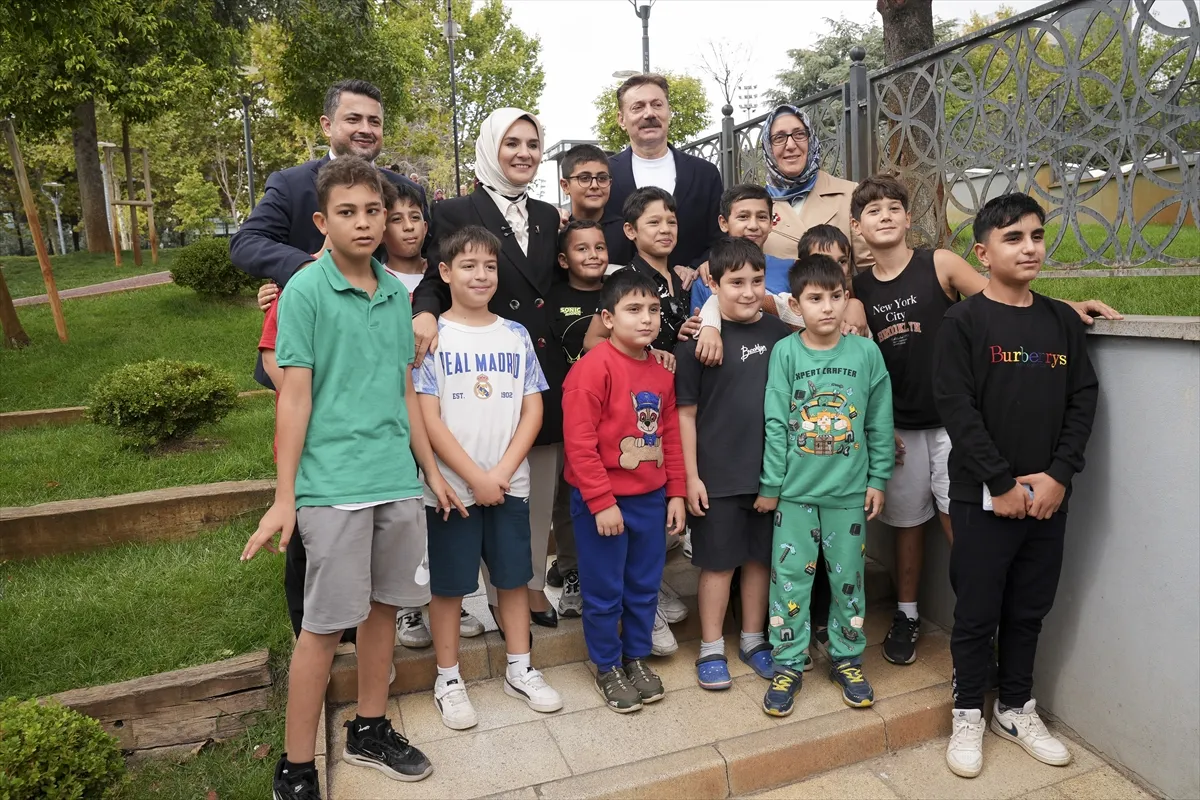 Aile ve Sosyal Hizmetler Bakanı Göktaş, Bahçelievler’de esnafla bir araya geldi