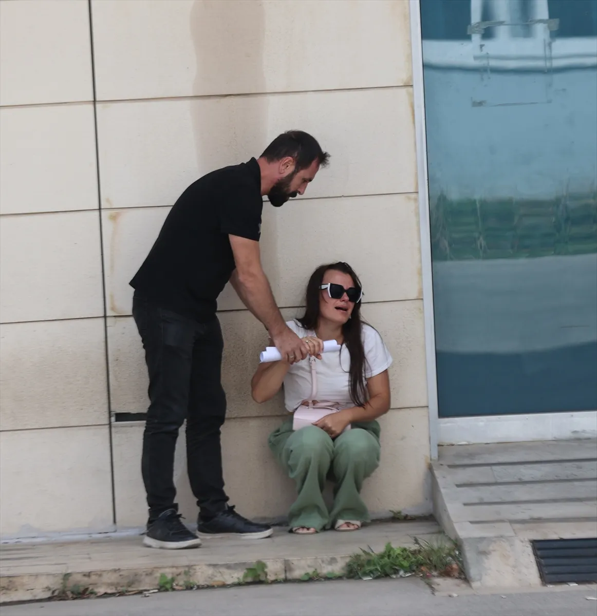 Antalya’da devrilen tırın altında kalarak ölen 2 kişiden birinin cenazesi yakınlarına teslim edildi
