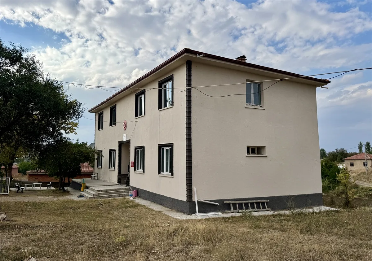 Atıl binalar onarılarak köy yaşam merkezlerine dönüştürüldü