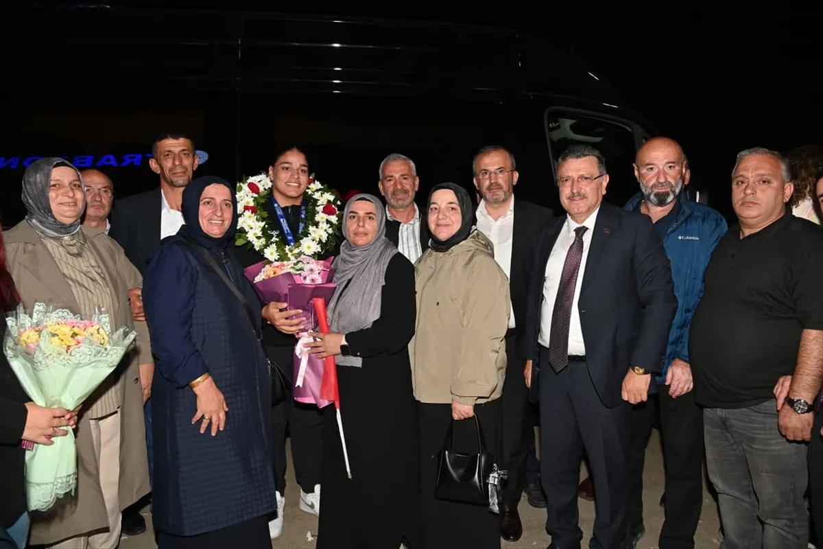 Avrupa şampiyonu milli boksör Havvanur Kethüda, Trabzon’da coşkuyla karşılandı Avrupa şampiyonu milli boksör Havvanur Kethüda, Trabzon’da coşkuyla karşılandı