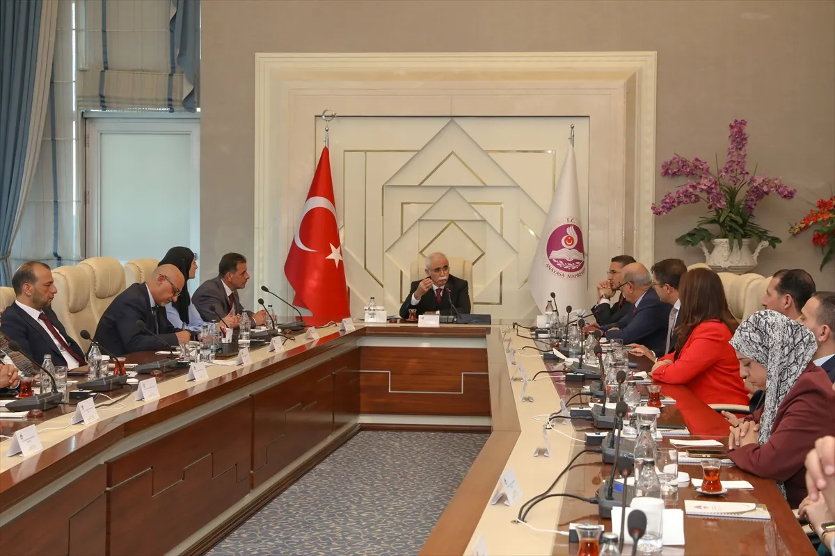 AYM Başkanı Özkaya, Filistinli hakim ve savcıları kabul etti
