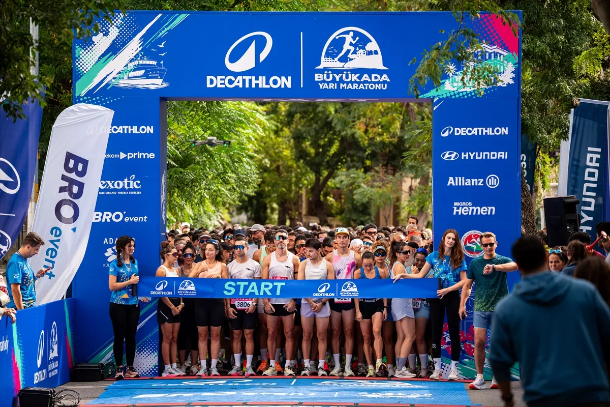 Decathlon Büyükada Yarı Maratonu 4 bin 500’ü aşkın katılımcıyla gerçekleşti Decathlon Büyükada Yarı Maratonu 4 bin 500’ü aşkın katılımcıyla gerçekleşti