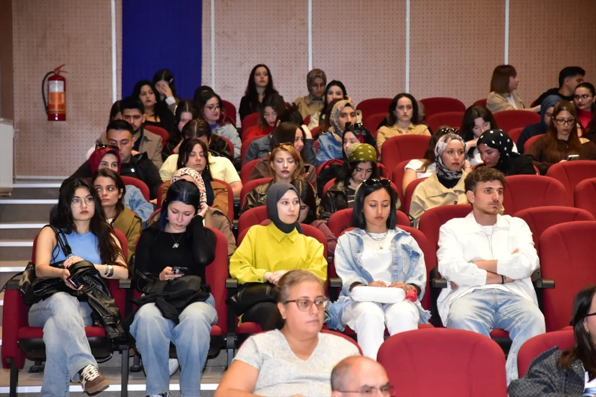 Eskişehir’de üniversite öğrencilerine sağlıklı yaşam ve güvenli ilişkiler eğitimi Eskişehir’de üniversite öğrencilerine sağlıklı yaşam ve güvenli ilişkiler eğitimi
