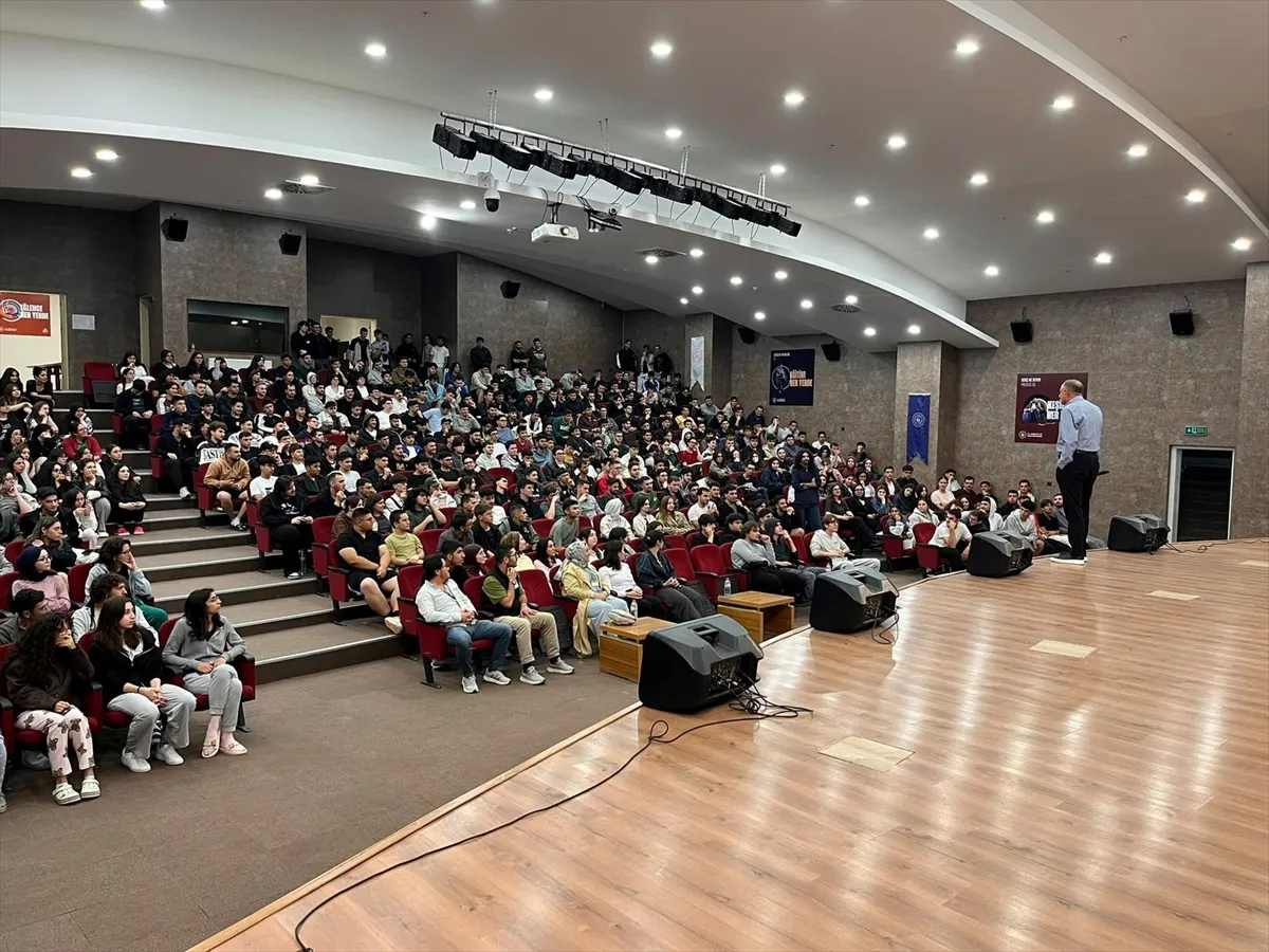 Eskişehir’de yurtlara yeni yerleşen öğrencilere uyum toplantısı Eskişehir’de yurtlara yeni yerleşen öğrencilere uyum toplantısı