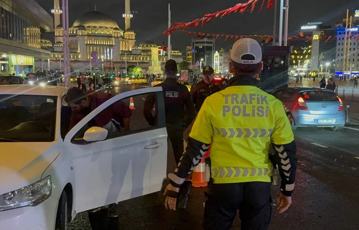 İstanbul polisi kent genelinde huzur uygulaması yaptı