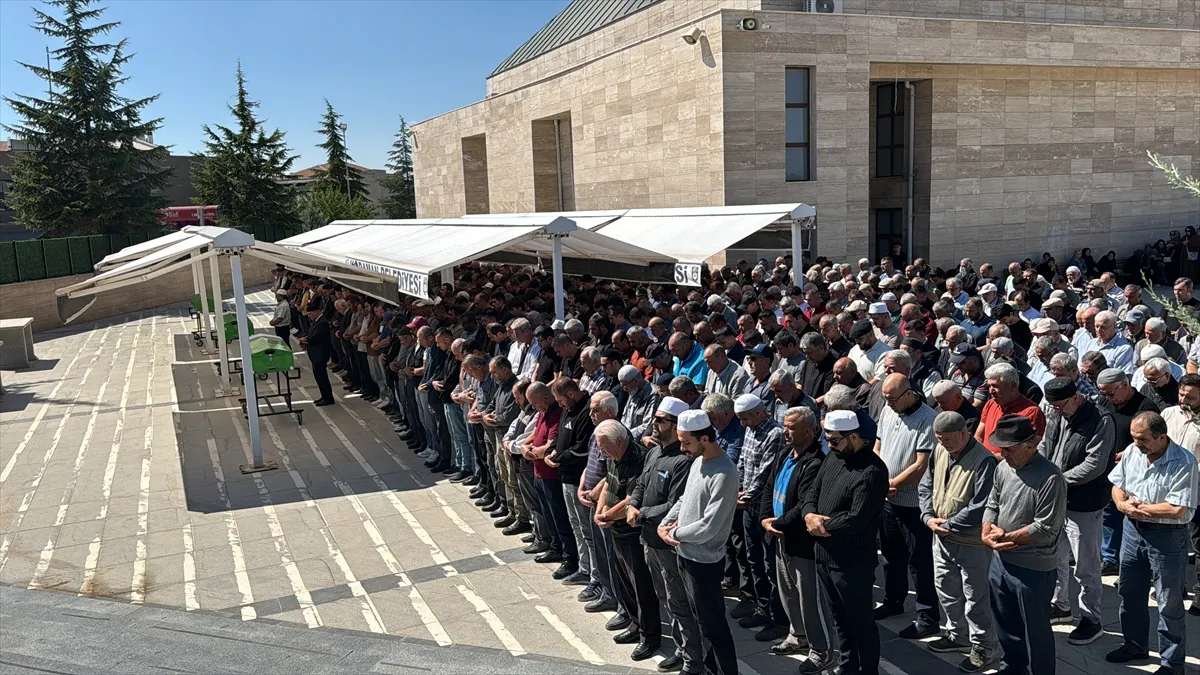 Karaman’da evlerinde ölü bulunan çiftin cenazeleri defnedildi Karaman’da evlerinde ölü bulunan çiftin cenazeleri defnedildi