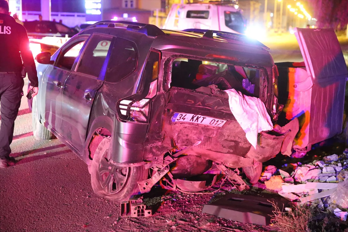 Kars’ta trafik kazasında 4 kişi yaralandı Kars’ta trafik kazasında 4 kişi yaralandı