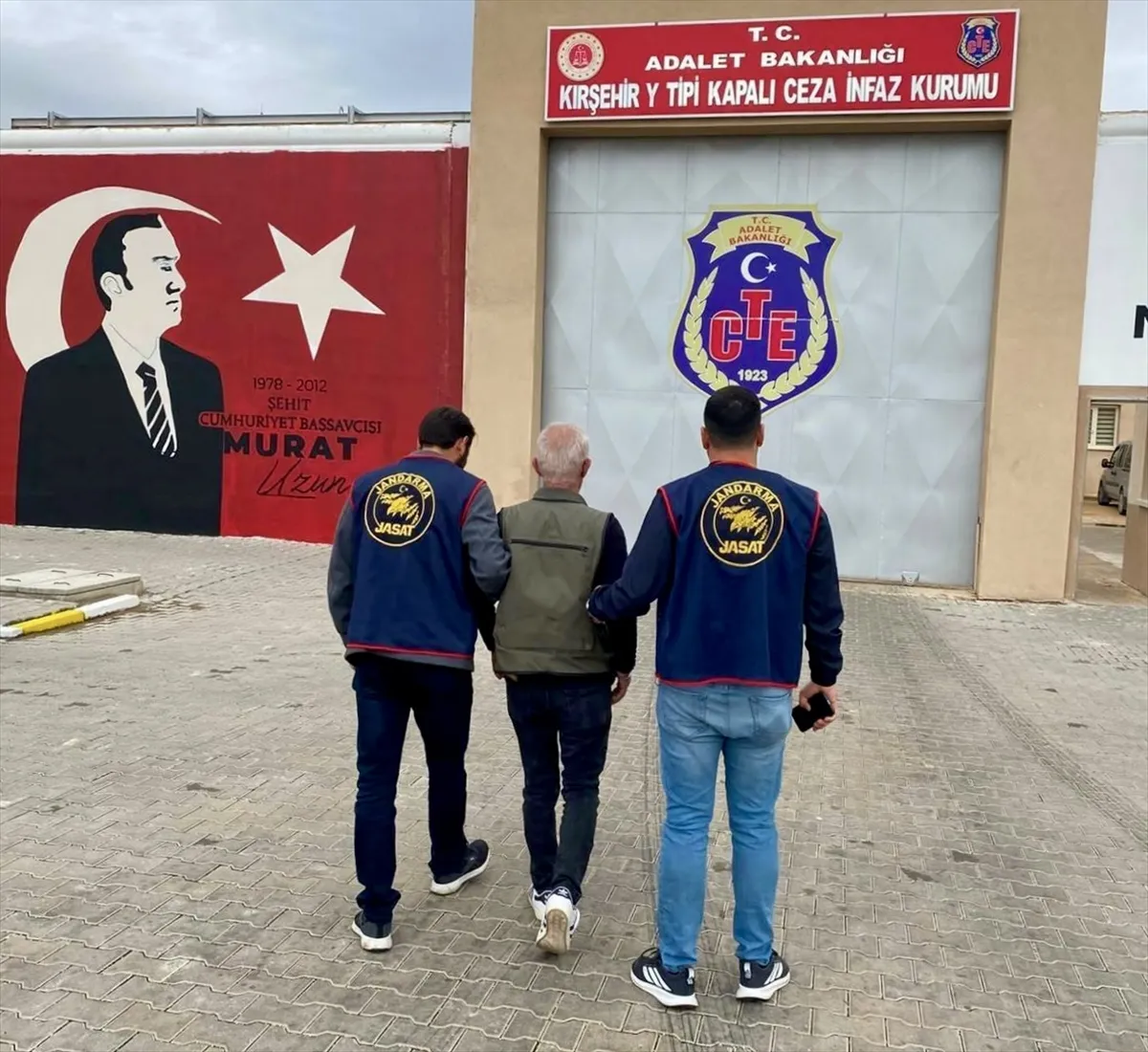 Kırşehir’de 2 firari hükümlü yakalandı Kırşehir’de 2 firari hükümlü yakalandı