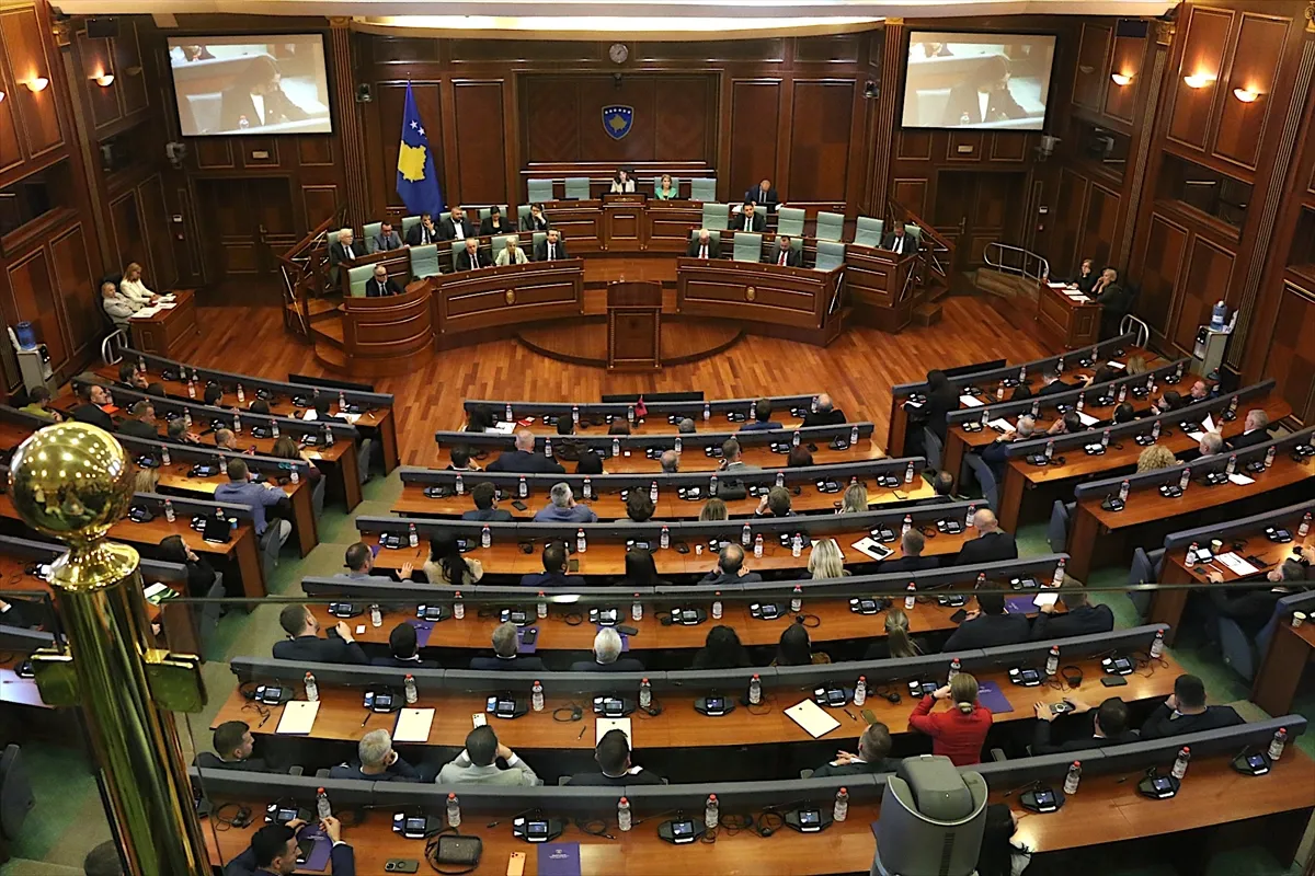 Kosova Meclisinden UÇK komutanlarının Lahey’de hapis cezasına çarptırılmasına karşı bildiri Kosova Meclisinden UÇK komutanlarının Lahey’de hapis cezasına çarptırılmasına karşı bildiri
