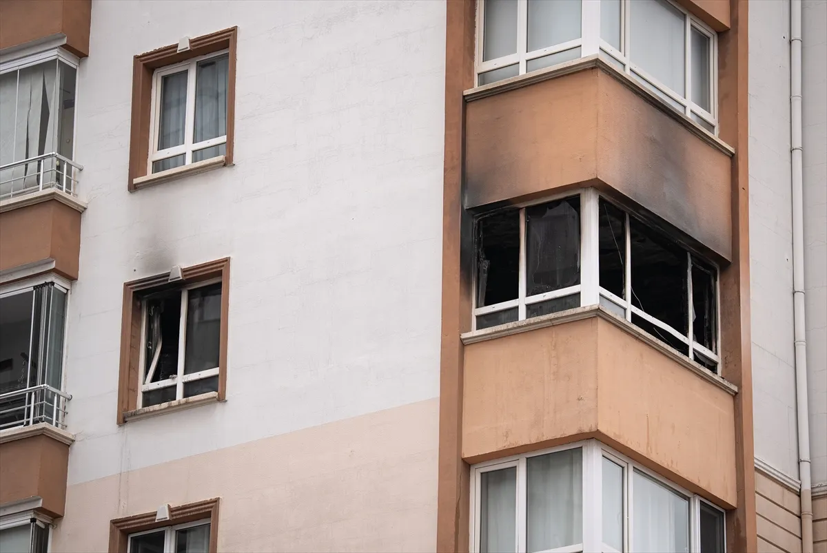 Mamak’ta apartman dairesinde çıkan yangın söndürüldü