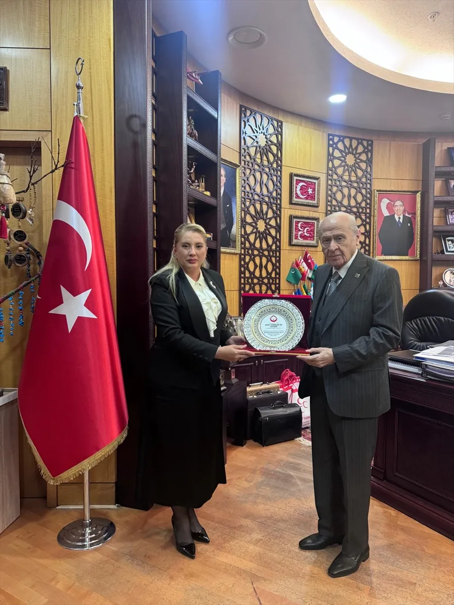 MHP Genel Başkanı Bahçeli, Türkiye Şehit Yakınları ve Gaziler Dayanışma Vakfı Başkanı Gürs ile görüştü