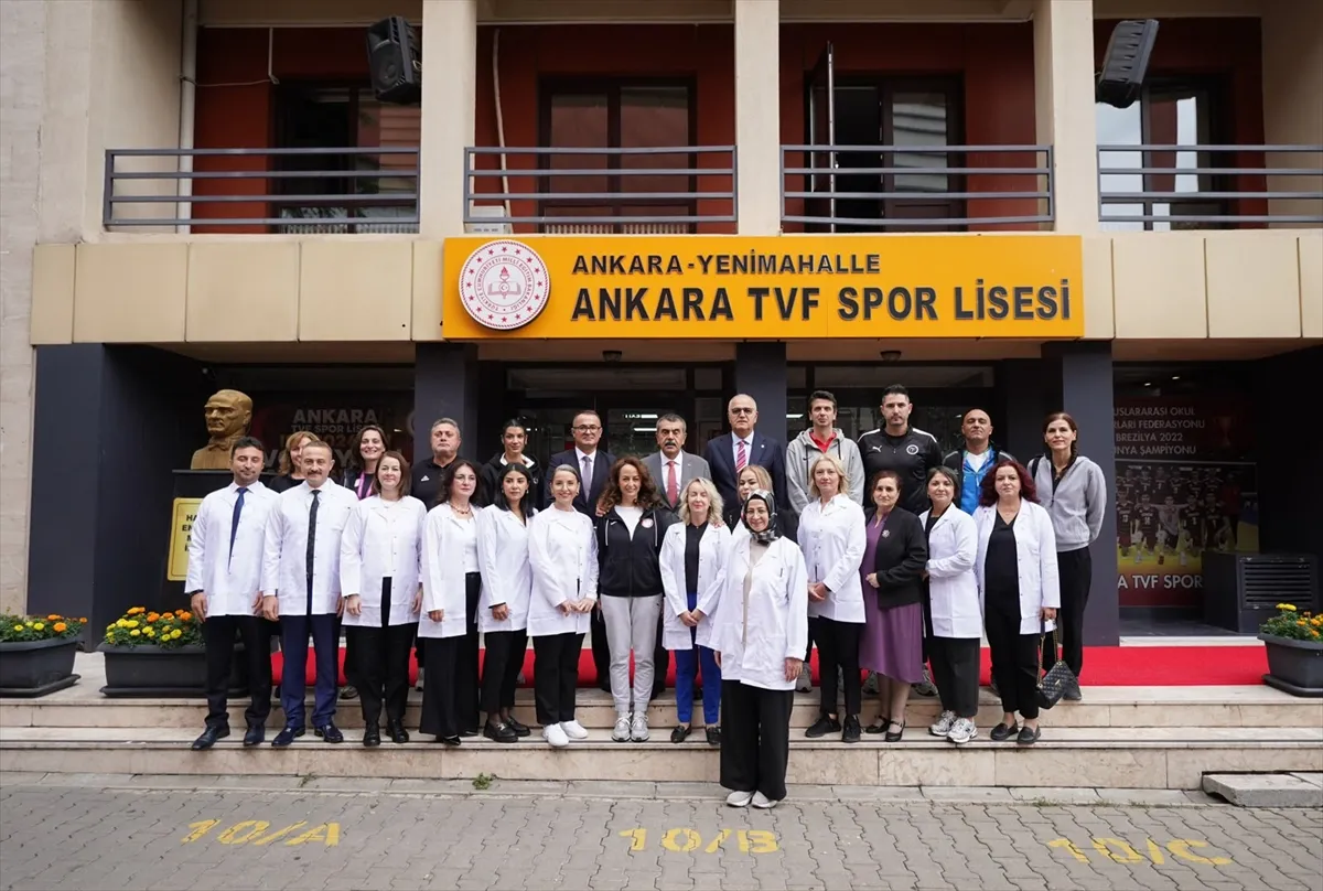 Milli Eğitim Bakanı Tekin, Ankara TVF Spor Lisesinde dünya şampiyonu öğrencilerle buluştu