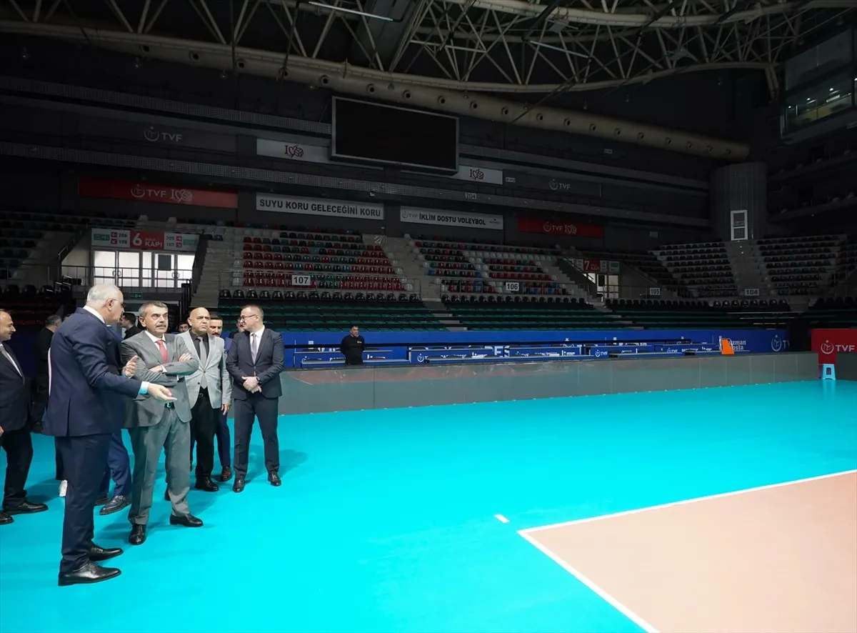 Milli Eğitim Bakanı Tekin, Ankara TVF Spor Lisesinde dünya şampiyonu öğrencilerle buluştu