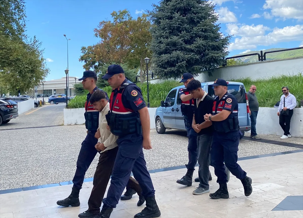 Muğla’da darbedilen aile hekimi yaralandı, 2 şüpheli gözaltına alındı Muğla’da darbedilen aile hekimi yaralandı, 2 şüpheli gözaltına alındı