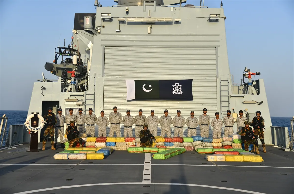 Pakistan donanması, Umman Denizi’nde 2 bin 800 kilogramdan fazla uyuşturucu ele geçirdi Pakistan donanması, Umman Denizi’nde 2 bin 800 kilogramdan fazla uyuşturucu ele geçirdi