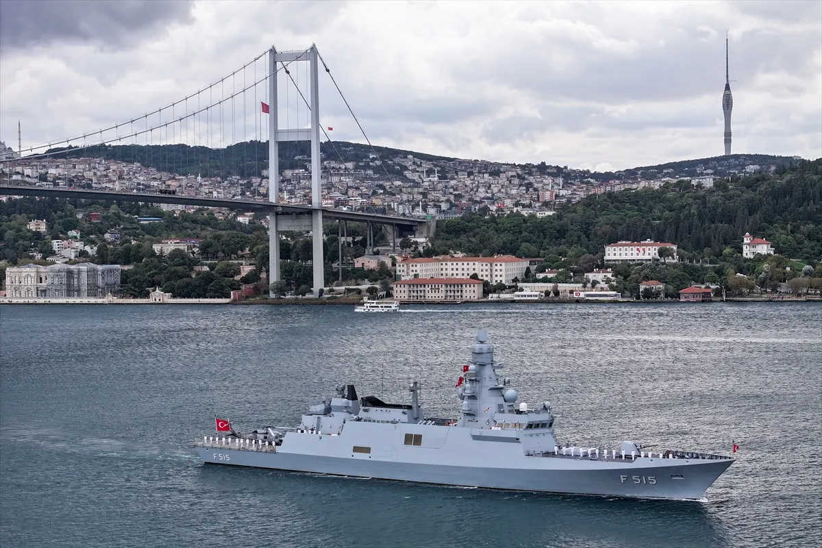 Preveze Deniz Zaferi kapsamında İstanbul Boğazı’ndan geçiş yapıldı Preveze Deniz Zaferi kapsamında İstanbul Boğazı’ndan geçiş yapıldı
