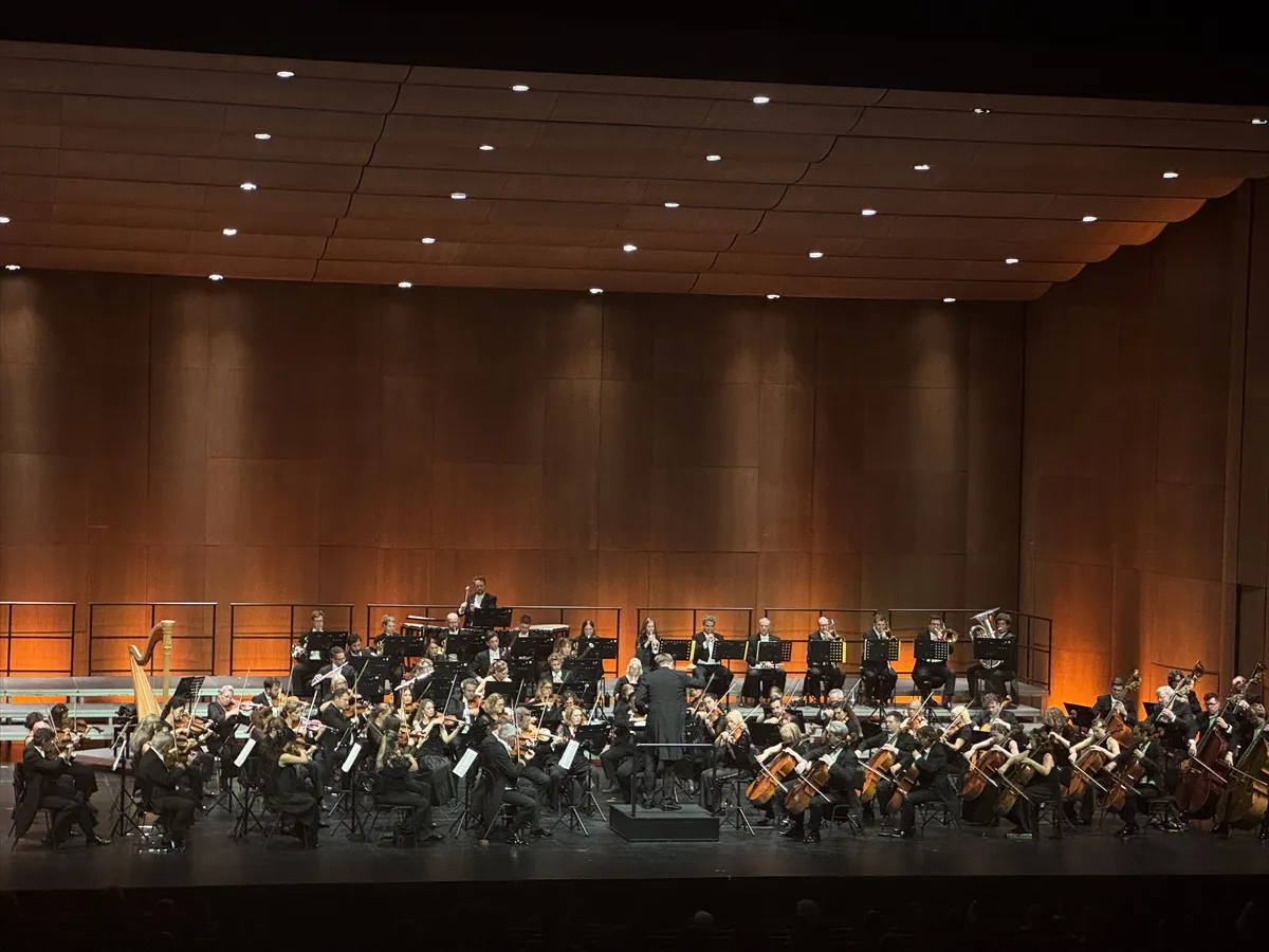 Royal Philharmonic Orchestra İstanbul’da müzikseverlerle buluştu Royal Philharmonic Orchestra İstanbul’da müzikseverlerle buluştu