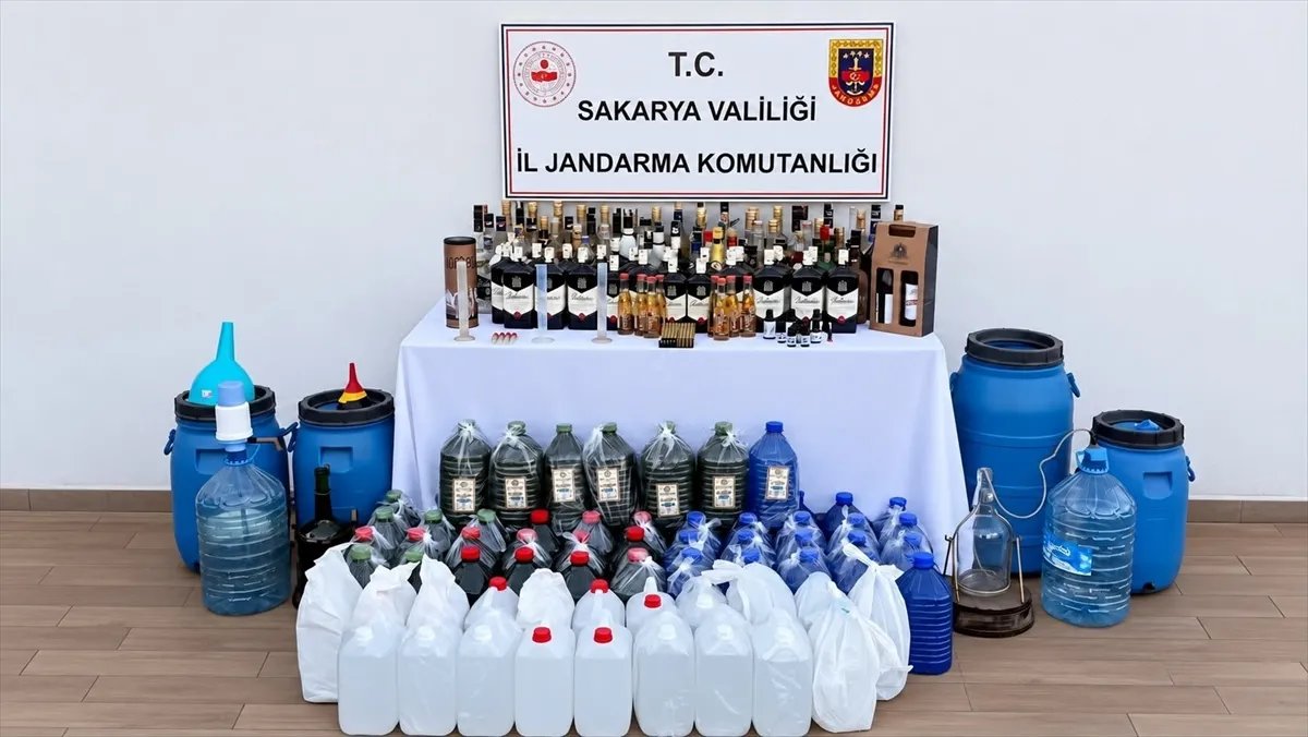 Sakarya’da 400 litre etil alkol ile çok miktarda sahte içki ele geçirildi