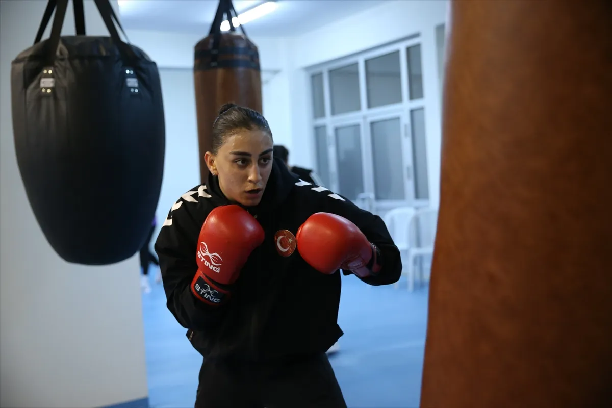 Sakatlıklara rağmen pes etmeyen milli boksör Filiz’in gözü Avrupa şampiyonluğunda Sakatlıklara rağmen pes etmeyen milli boksör Filiz’in gözü Avrupa şampiyonluğunda