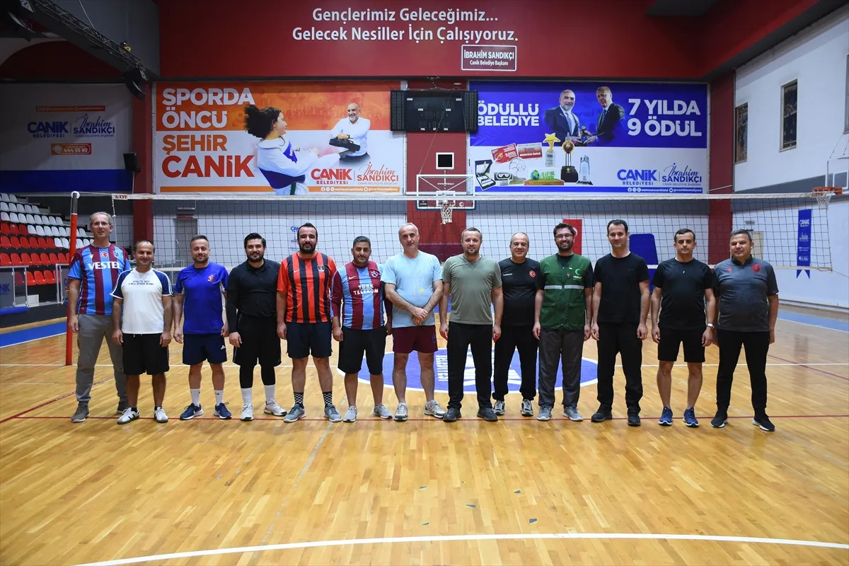 Samsun’da kurum müdürleri bağımlılıkla mücadeleye dikkati çekmek için sahaya çıktı Samsun’da kurum müdürleri bağımlılıkla mücadeleye dikkati çekmek için sahaya çıktı