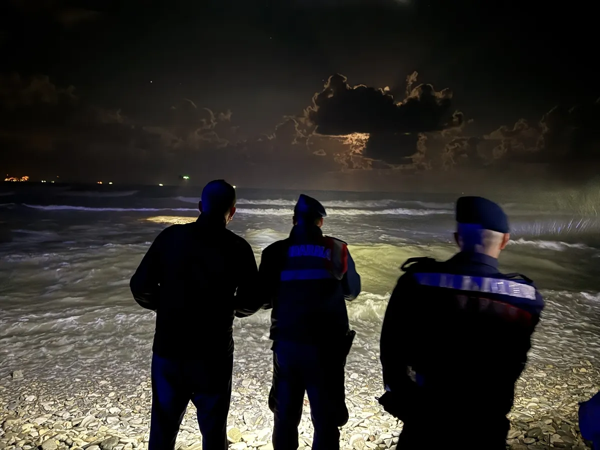 Sinop’ta alabora olan teknedeki bir polis memuru hayatını kaybetti, biri kayboldu