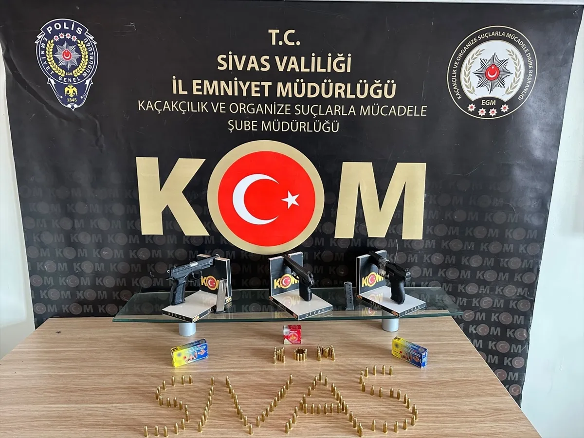 Sivas merkezli yasa dışı silah ve mühimmat ticareti operasyonunda 2 zanlı tutuklandı Sivas merkezli yasa dışı silah ve mühimmat ticareti operasyonunda 2 zanlı tutuklandı