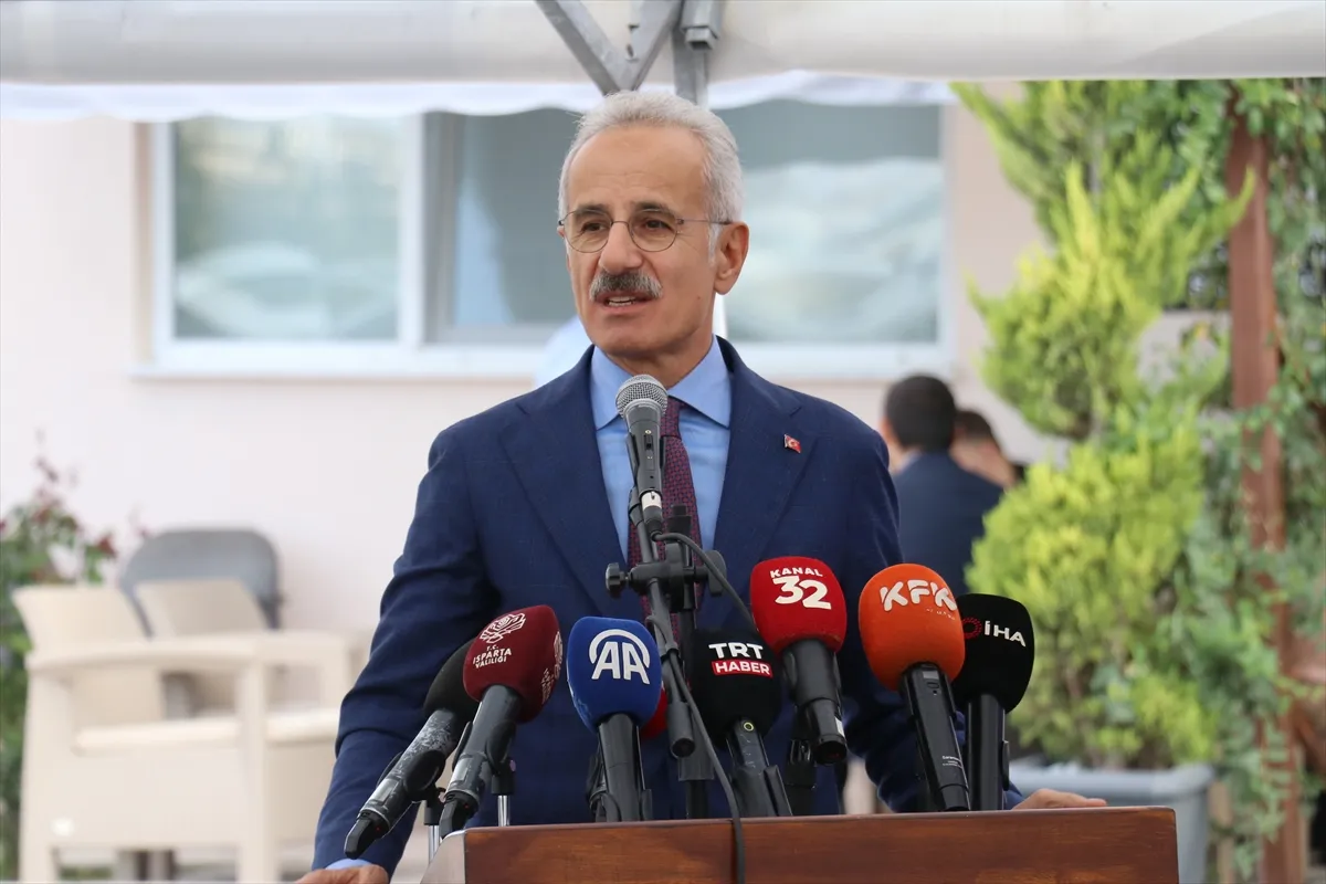 Ulaştırma ve Altyapı Bakanı Uraloğlu, Isparta’da konuştu Ulaştırma ve Altyapı Bakanı Uraloğlu, Isparta’da konuştu