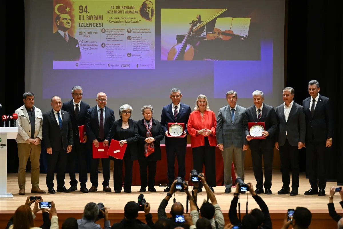 Yeni Parti Genel Başkanı Özel, 94. Dil Bayramı İzlencesi programına katıldı Yeni Parti Genel Başkanı Özel, 94. Dil Bayramı İzlencesi programına katıldı