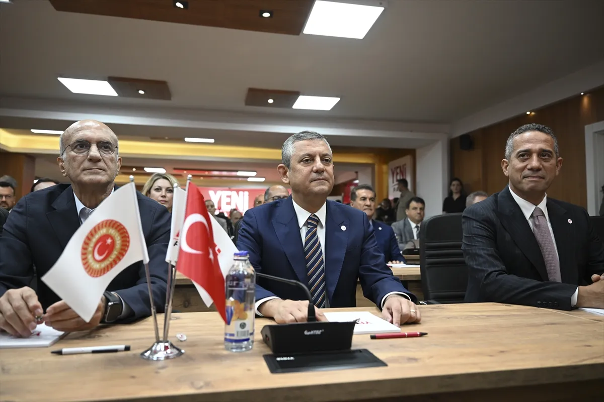 Yeni Parti Genel Başkanı Özel, milletvekilleriyle çalışma toplantısında konuştu