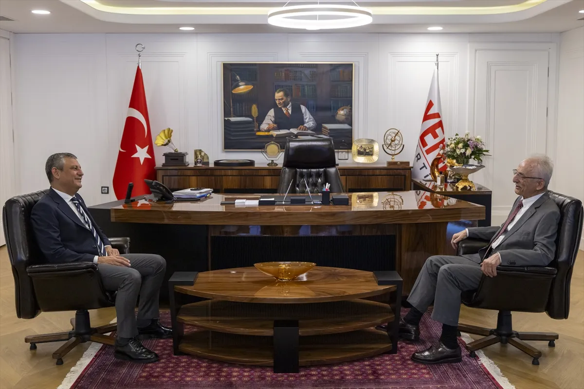 Yeni Parti Genel Başkanı Özel, Murat Karayalçın ile görüştü