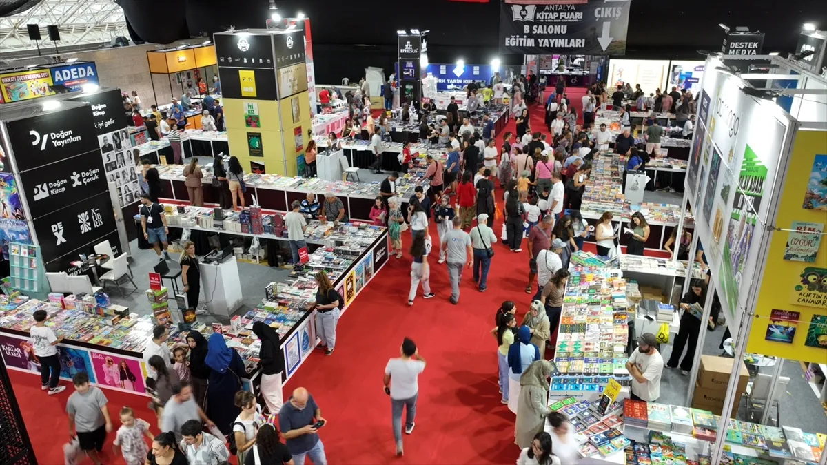 16. Antalya Kitap Fuarı 1 milyon 173 bin 627 ziyaretçiyi ağırladı 16. Antalya Kitap Fuarı 1 milyon 173 bin 627 ziyaretçiyi ağırladı