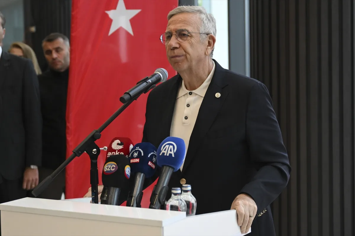ABB Başkanı Yavaş yüzme havuzu açılışında konuştu