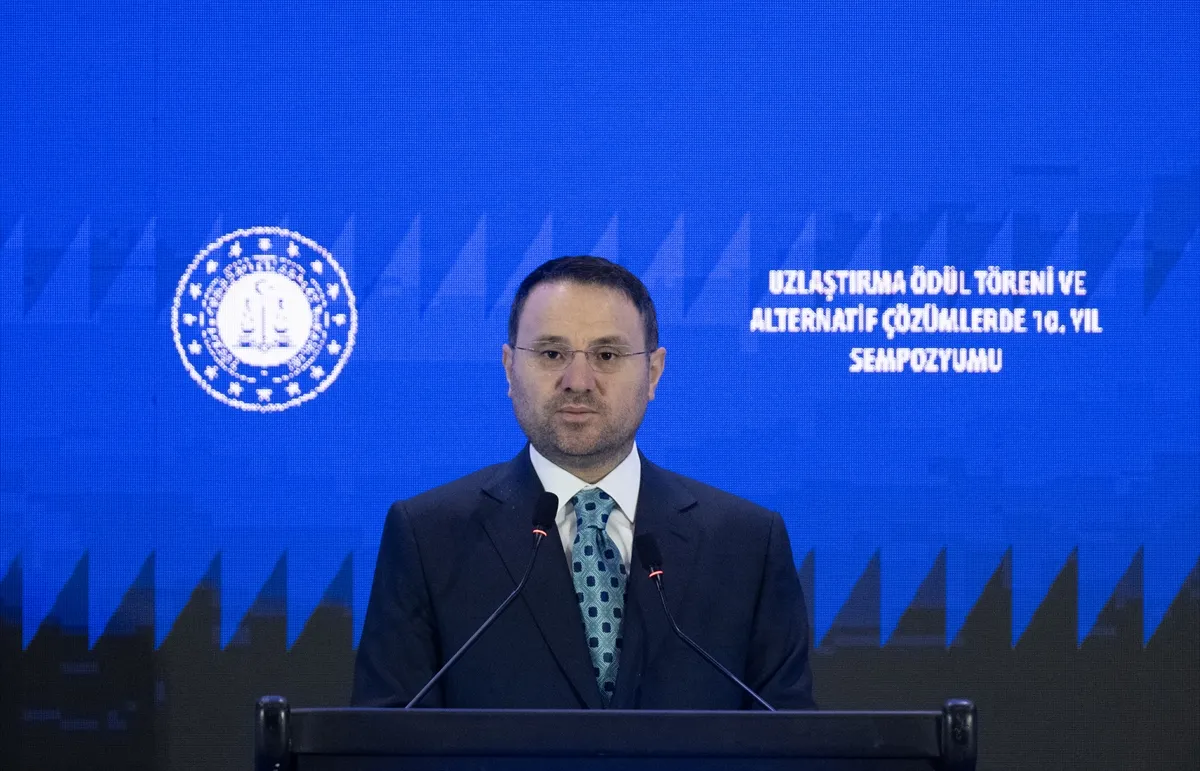 Adalet Bakanı Gürlek, Uzlaştırma Ödül Töreni ve Alternatif Çözümlerde 10. Yıl Sempozyumu’nda konuştu Adalet Bakanı Gürlek, Uzlaştırma Ödül Töreni ve Alternatif Çözümlerde 10. Yıl Sempozyumu’nda konuştu