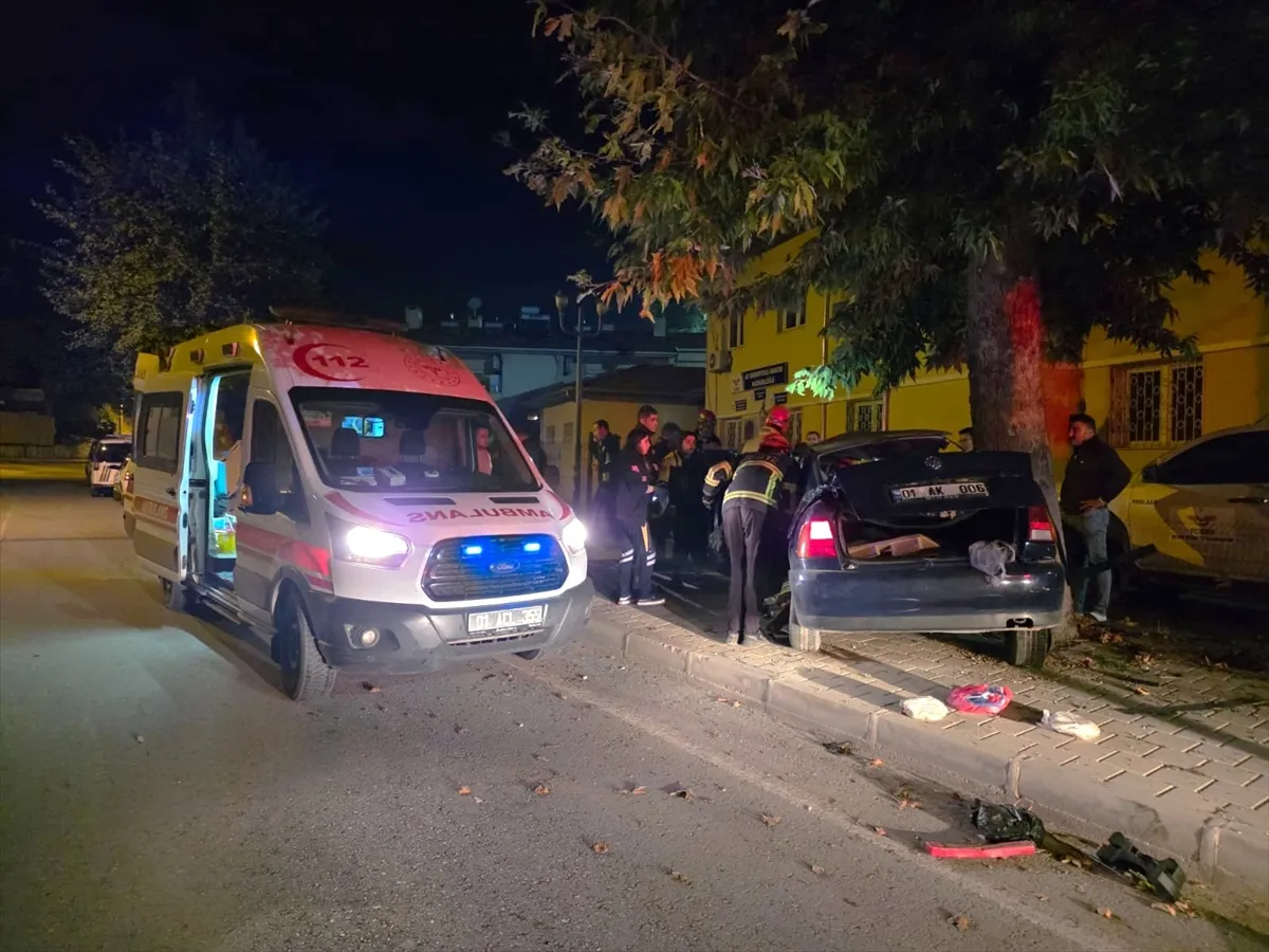 Adana’da ağaca çarpan otomobildeki 2 kardeşten biri hayatını kaybetti Adana’da ağaca çarpan otomobildeki 2 kardeşten biri hayatını kaybetti
