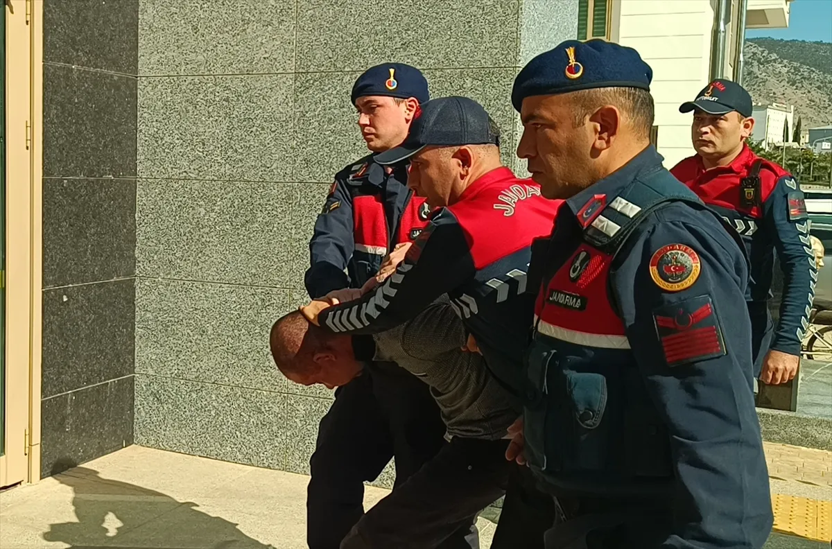 Adana’da kadını pompalı tüfekle öldüren zanlı tutukladı Adana’da kadını pompalı tüfekle öldüren zanlı tutukladı