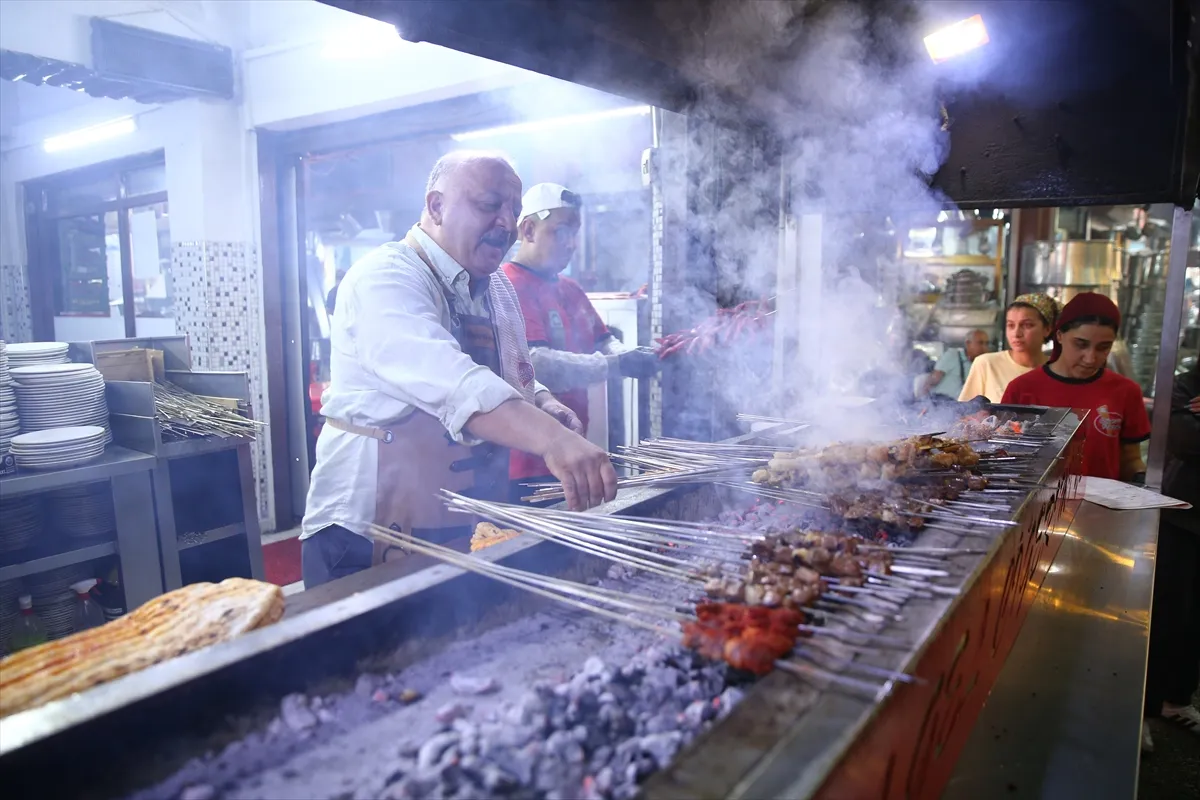 Adana’da kebapçılar Lezzet Festivali öncesi mangallarını hazırladı Adana’da kebapçılar Lezzet Festivali öncesi mangallarını hazırladı