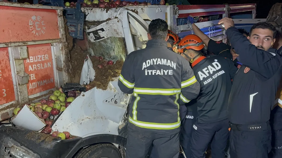 Adıyaman’da traktörle çarpışan kamyonetin sürücüsü öldü Adıyaman’da traktörle çarpışan kamyonetin sürücüsü öldü