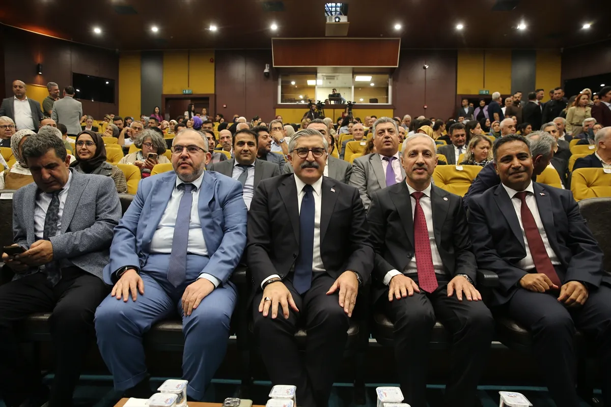 AK Parti Genel Başkan Yardımcısı Yayman, Hatay’da konferansta konuştu AK Parti Genel Başkan Yardımcısı Yayman, Hatay’da konferansta konuştu