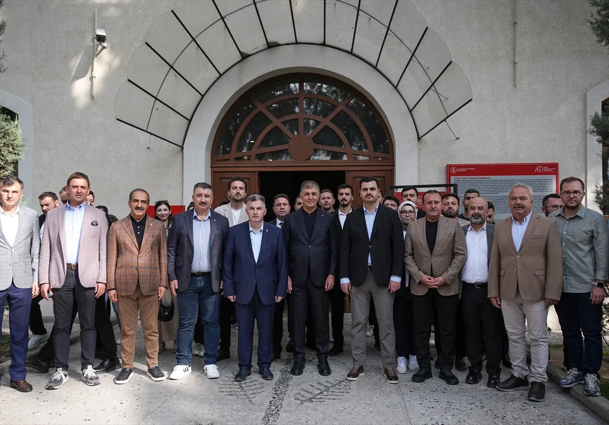 AK Parti Genel Sekreteri İnan, İzmir Kültür Yolu Festivali’ndeki sergileri gezdi AK Parti Genel Sekreteri İnan, İzmir Kültür Yolu Festivali’ndeki sergileri gezdi