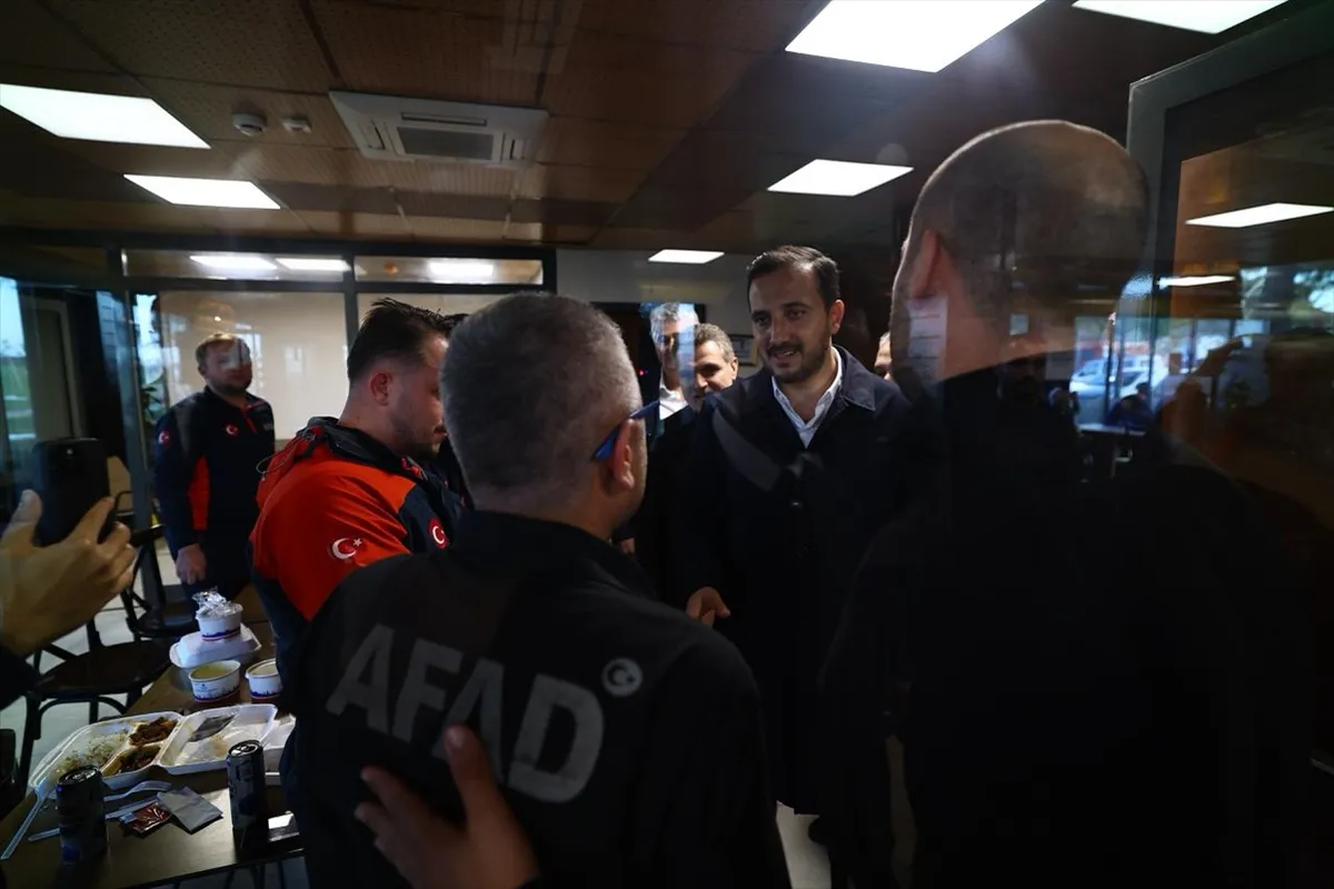 AK Parti İstanbul İl Başkanı Özdemir, Şile’de selden etkilenen vatandaşları ziyaret etti AK Parti İstanbul İl Başkanı Özdemir, Şile’de selden etkilenen vatandaşları ziyaret etti