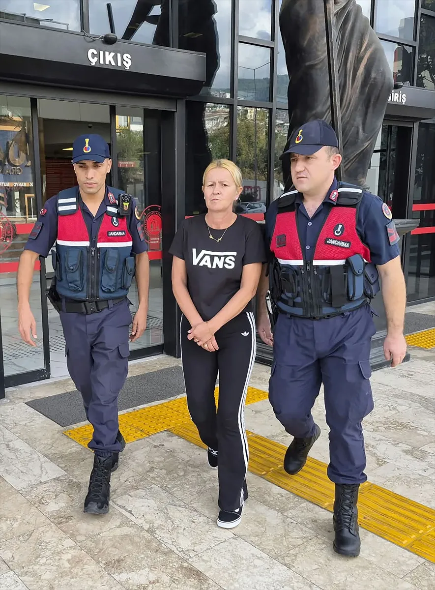Alanya’da merdivenlerden düştüğü iddia edilen turist hayatını kaybetti Alanya’da merdivenlerden düştüğü iddia edilen turist hayatını kaybetti