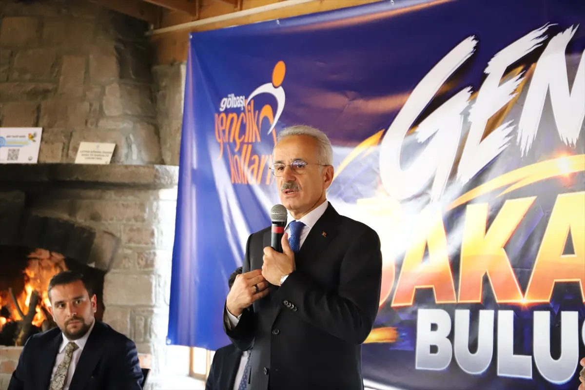 Ankara’da Bakan Uraloğlu gençlerle buluştu Ankara’da Bakan Uraloğlu gençlerle buluştu