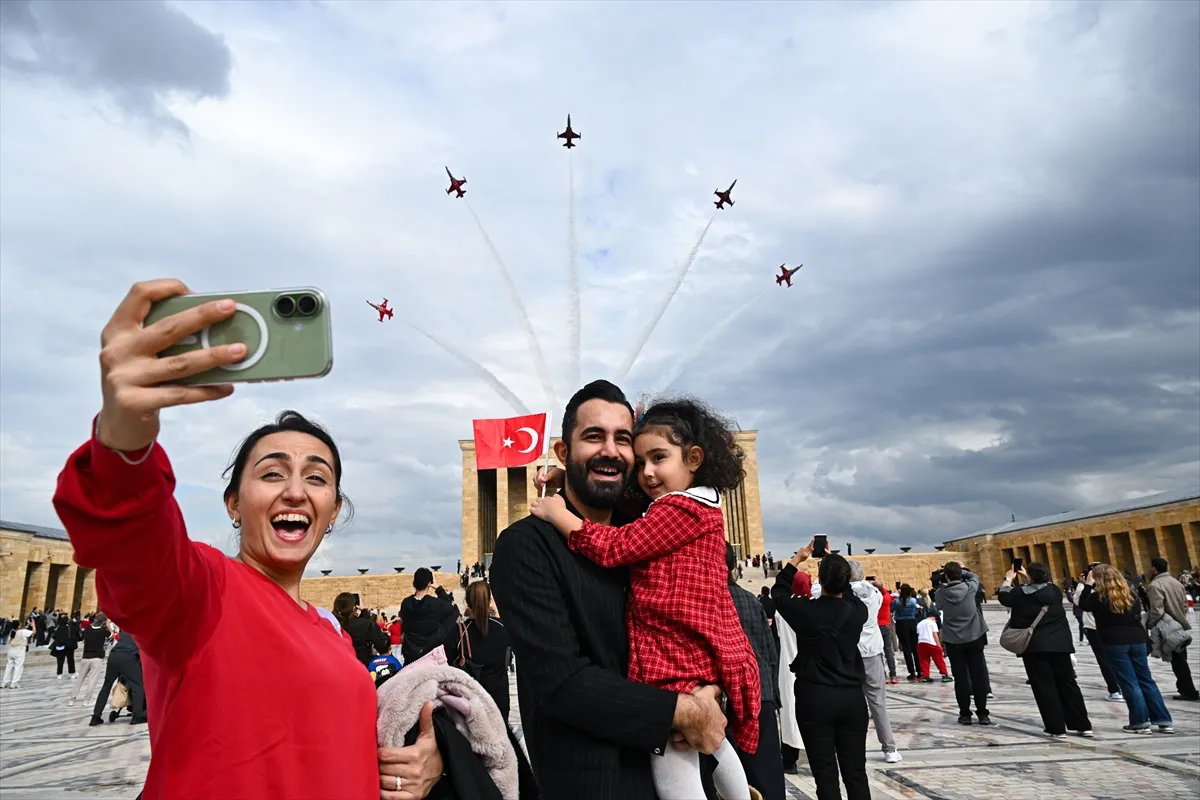 Ankara semalarında Türk Yıldızları prova uçuşu yaptı Ankara semalarında Türk Yıldızları prova uçuşu yaptı
