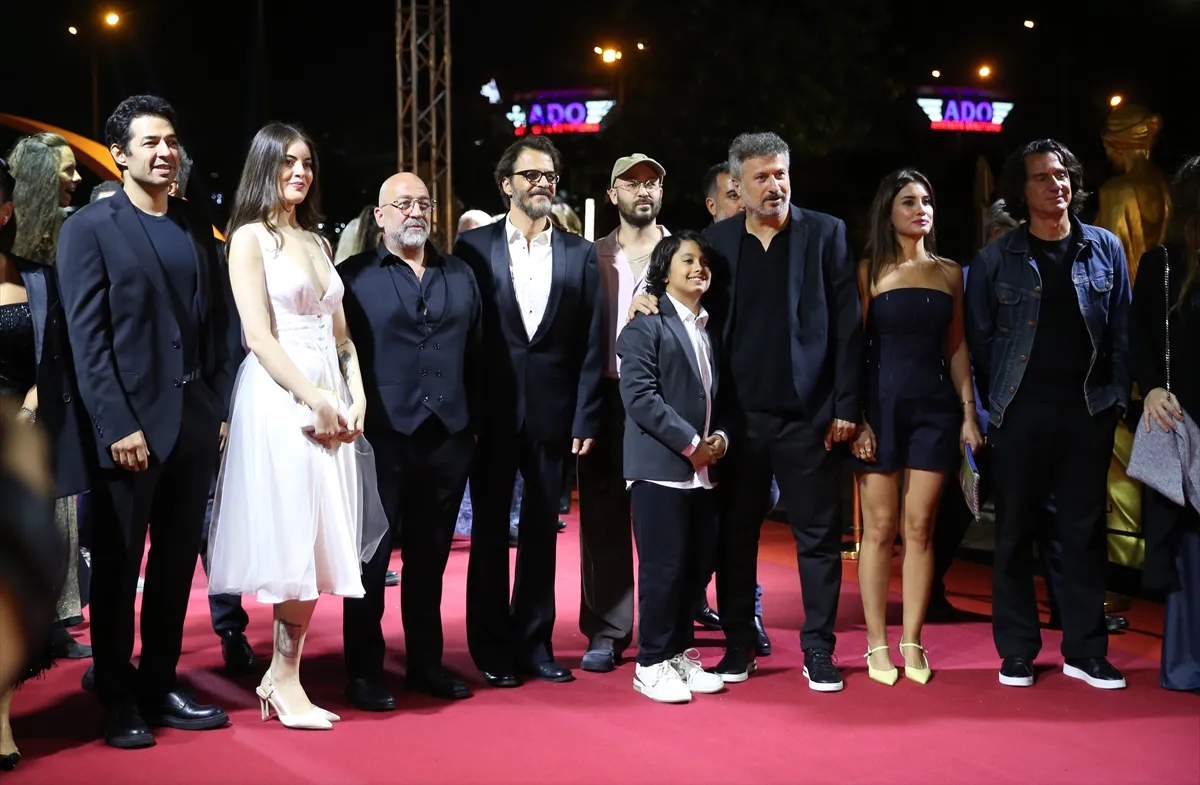 Antalya’da Altın Portakal Ödül Töreni kırmızı halıyla başladı Antalya’da Altın Portakal Ödül Töreni kırmızı halıyla başladı