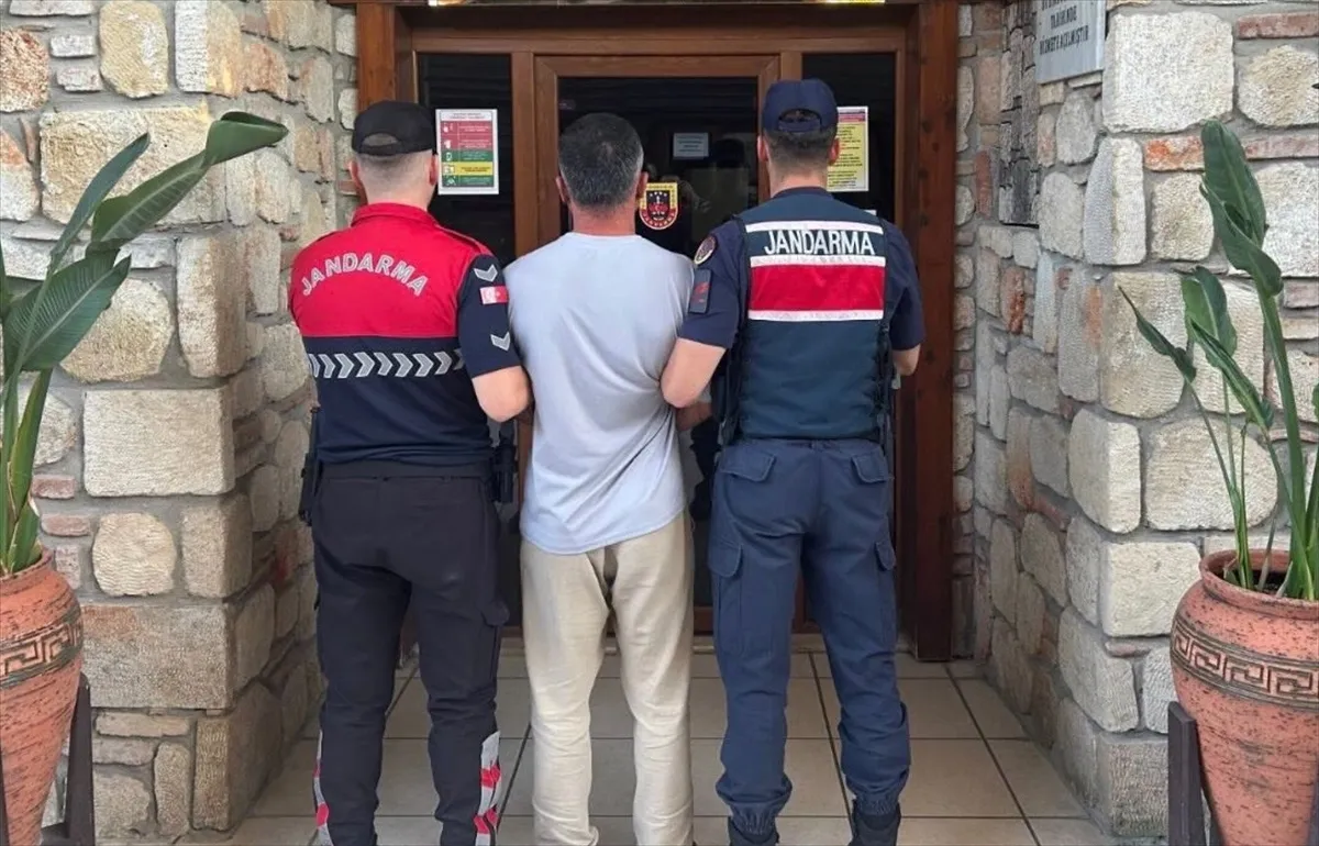 Antalya’da araç ve 2 iş yerini kundaklayan şüpheli yakalandı
