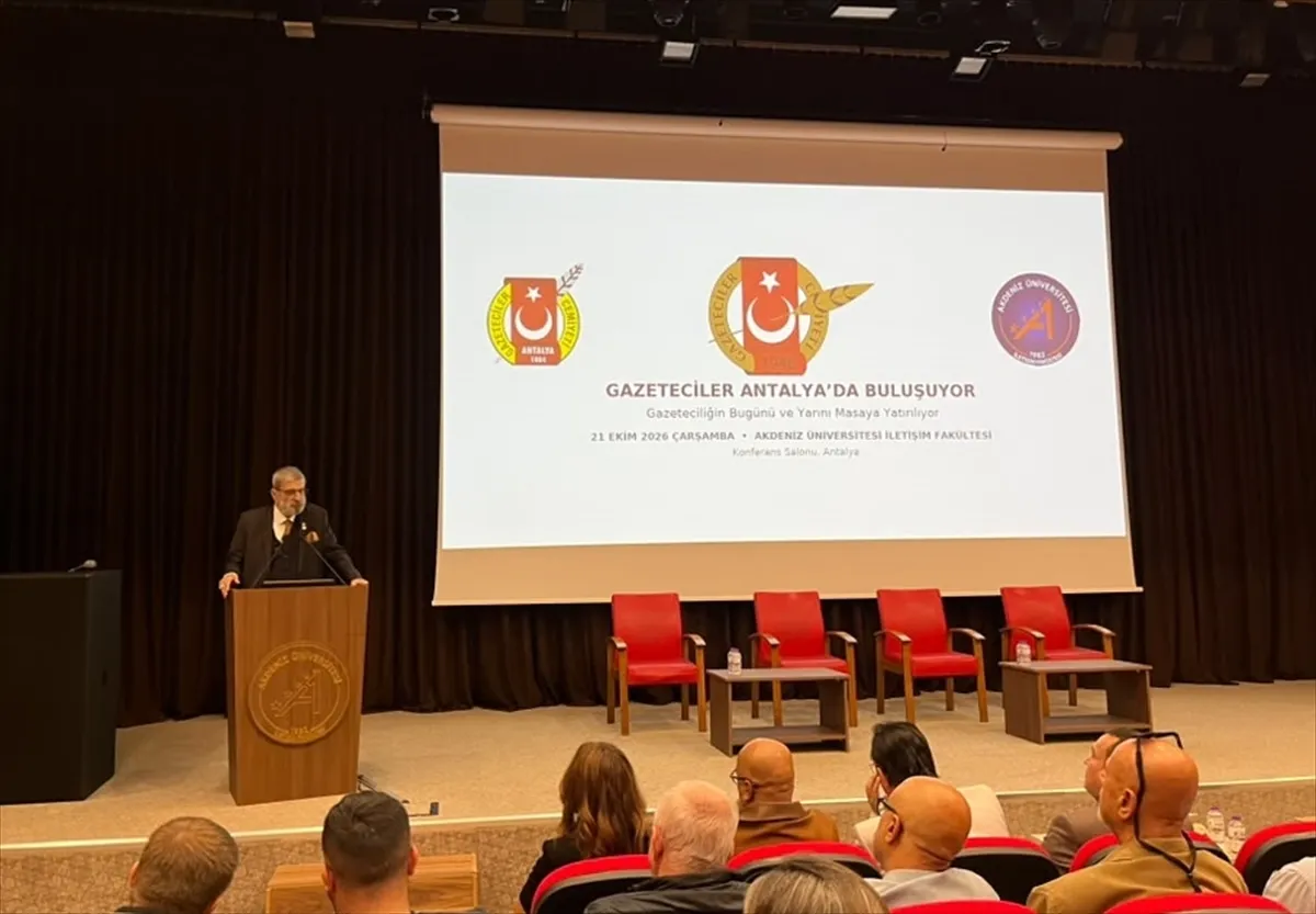 Antalya’da Gazeteciliğin Bugün ve Yarını Masaya Yatırılıyor paneli yapıldı Antalya’da Gazeteciliğin Bugün ve Yarını Masaya Yatırılıyor paneli yapıldı