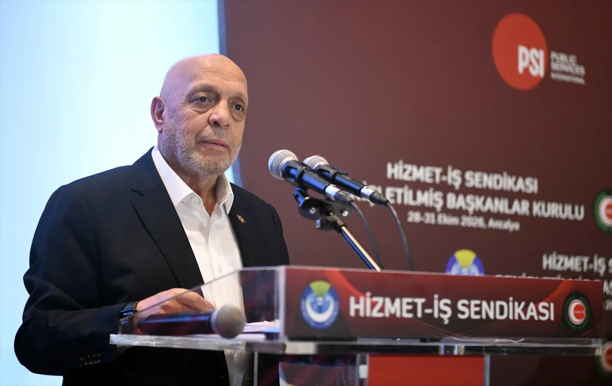 Antalya’da Hizmet-İş Sendikası çalışma hayatı taleplerini açıkladı