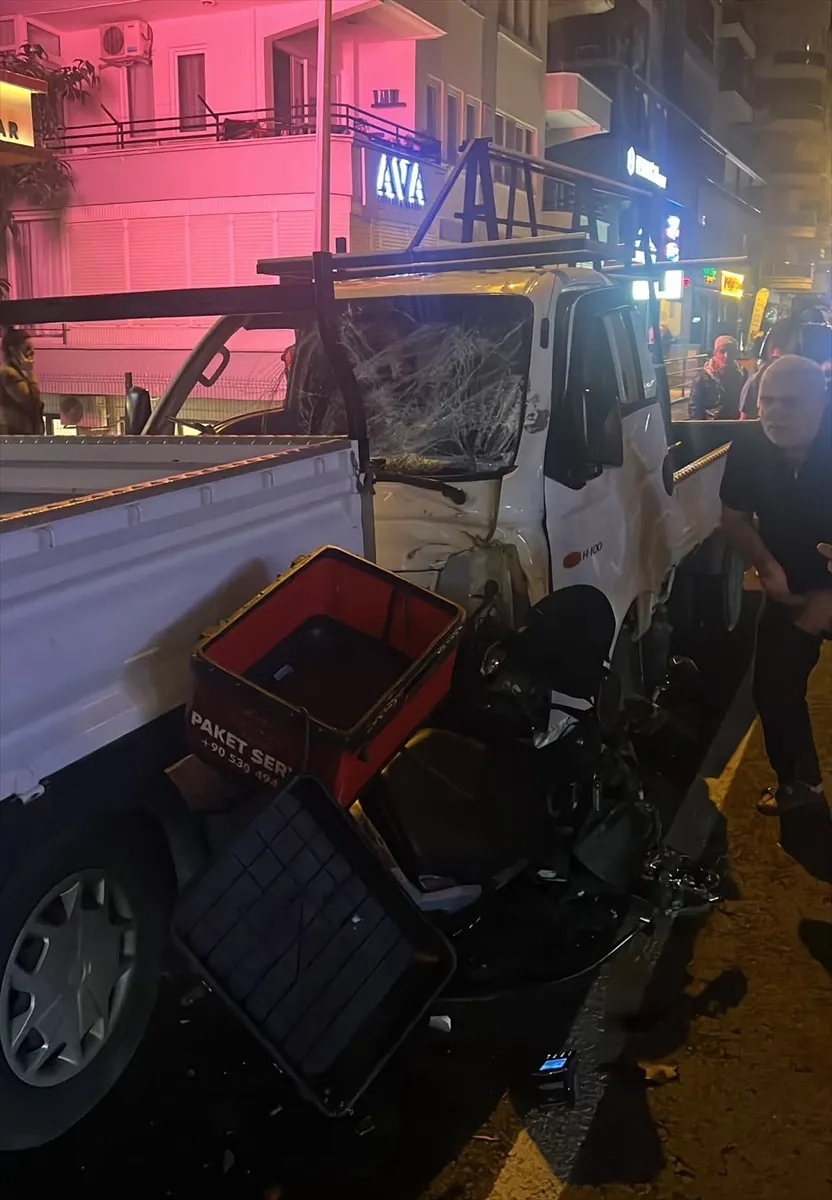 Antalya’da kamyonetle çarpışan motosikletin sürücüsü öldü Antalya’da kamyonetle çarpışan motosikletin sürücüsü öldü